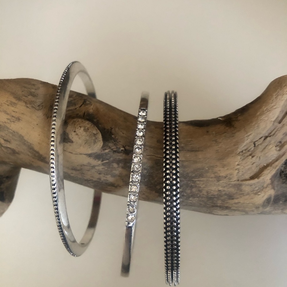 Nwot Chico’s Silver Bangle Bracelet Stack - image 3